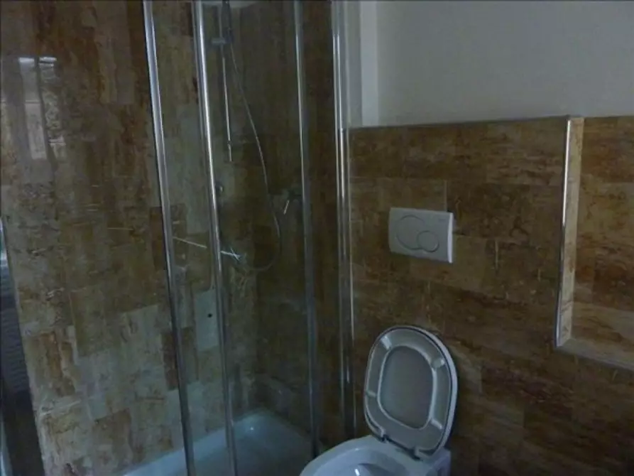 Immagine 4 di Appartamento in vendita  a Siena