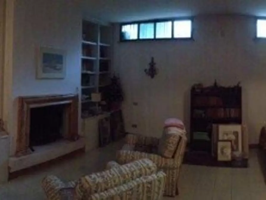 Immagine 2 di Appartamento in vendita  a Siena