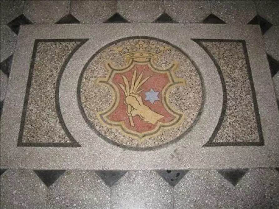 Immagine 5 di Appartamento in vendita  a Siena