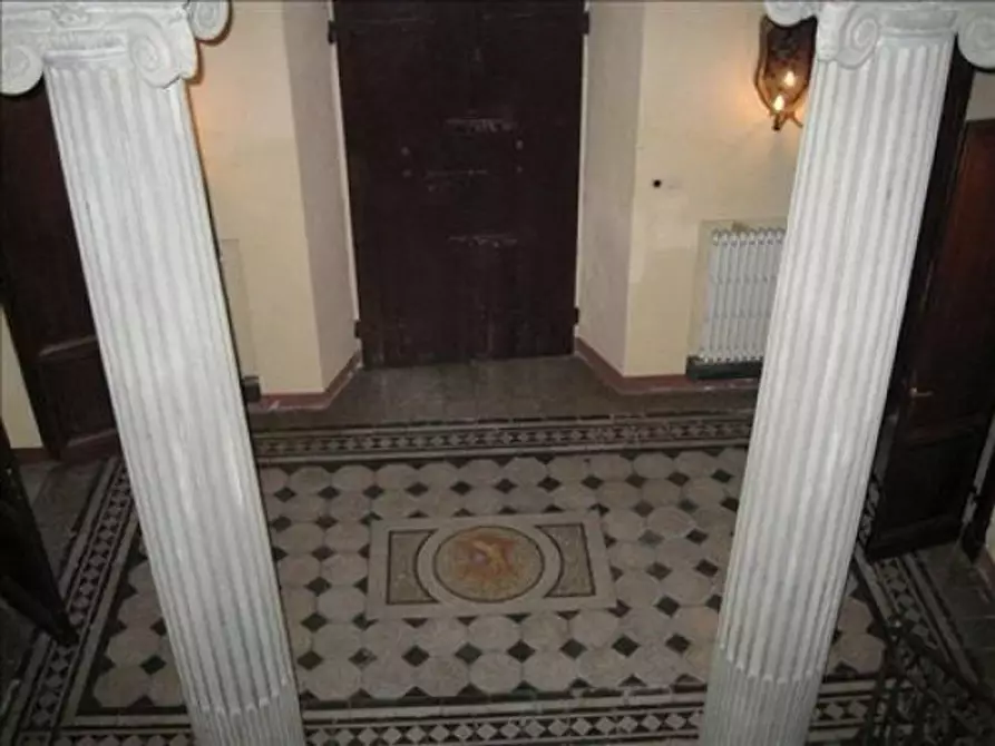 Immagine 3 di Appartamento in vendita  a Siena