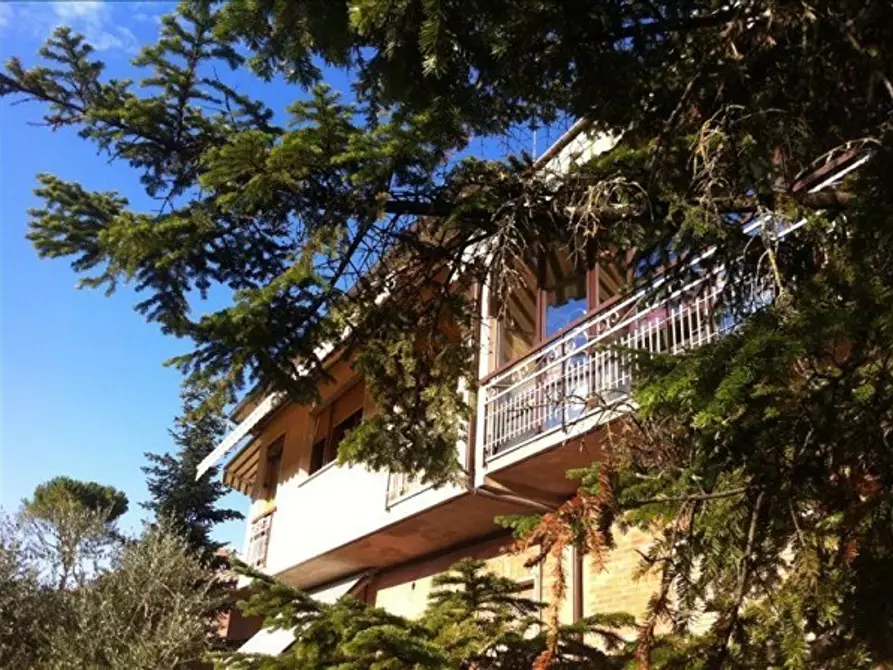 Immagine 2 di Appartamento in vendita  a Siena