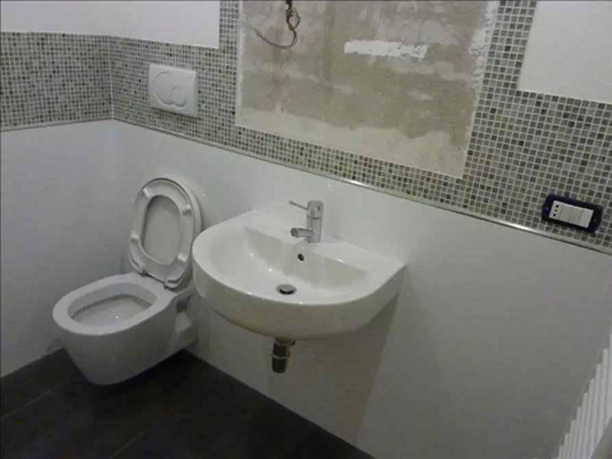 Immagine 5 di Appartamento in vendita  a Siena