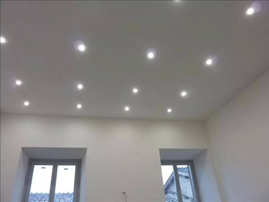 Immagine 3 di Appartamento in vendita  a Siena