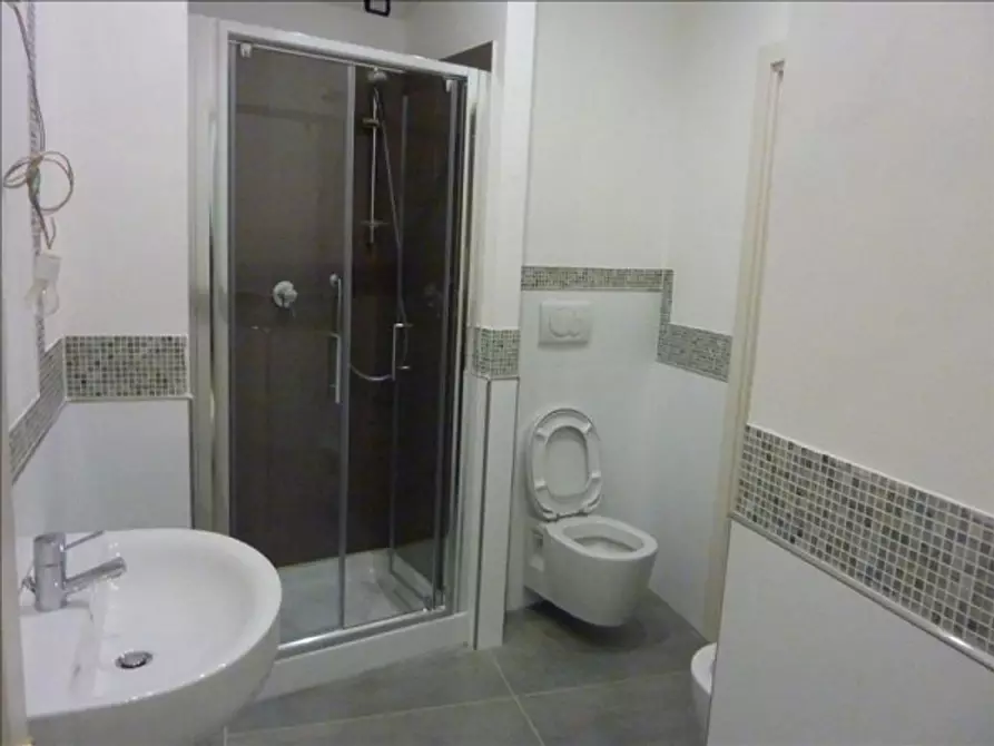 Immagine 4 di Appartamento in vendita  a Siena