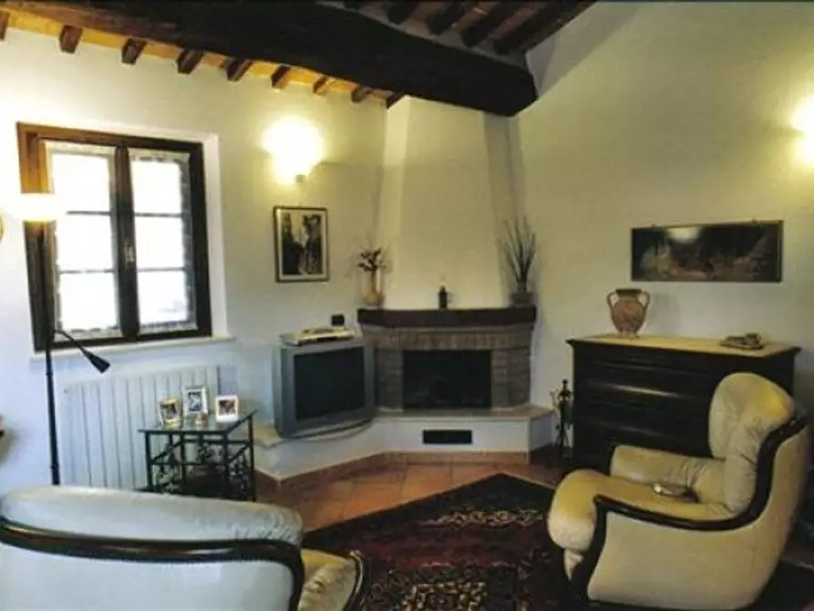 Immagine 3 di Appartamento in vendita  a Siena