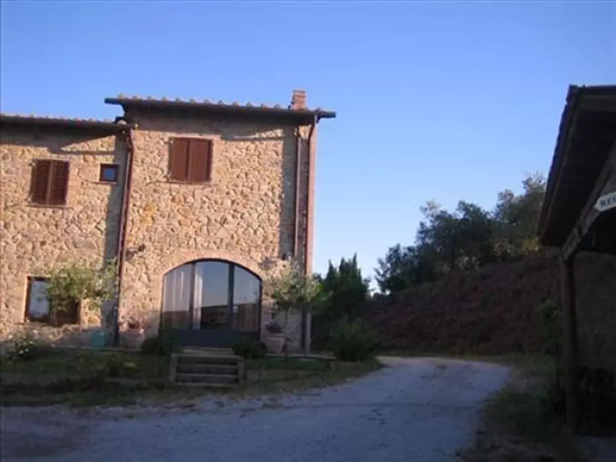 Immagine 5 di Locale commerciale in vendita  a Montaione