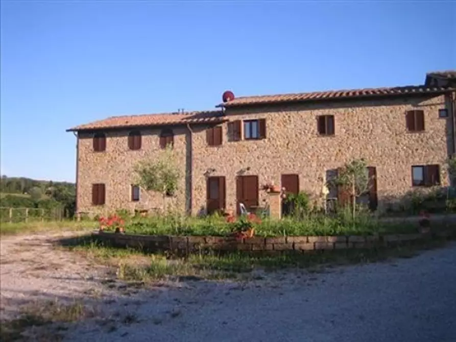 Immagine 1 di Locale commerciale in vendita  a Montaione