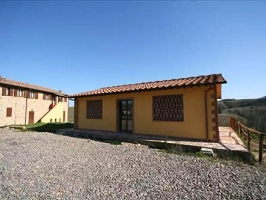 Immagine 9 di Locale commerciale in vendita  a Montaione