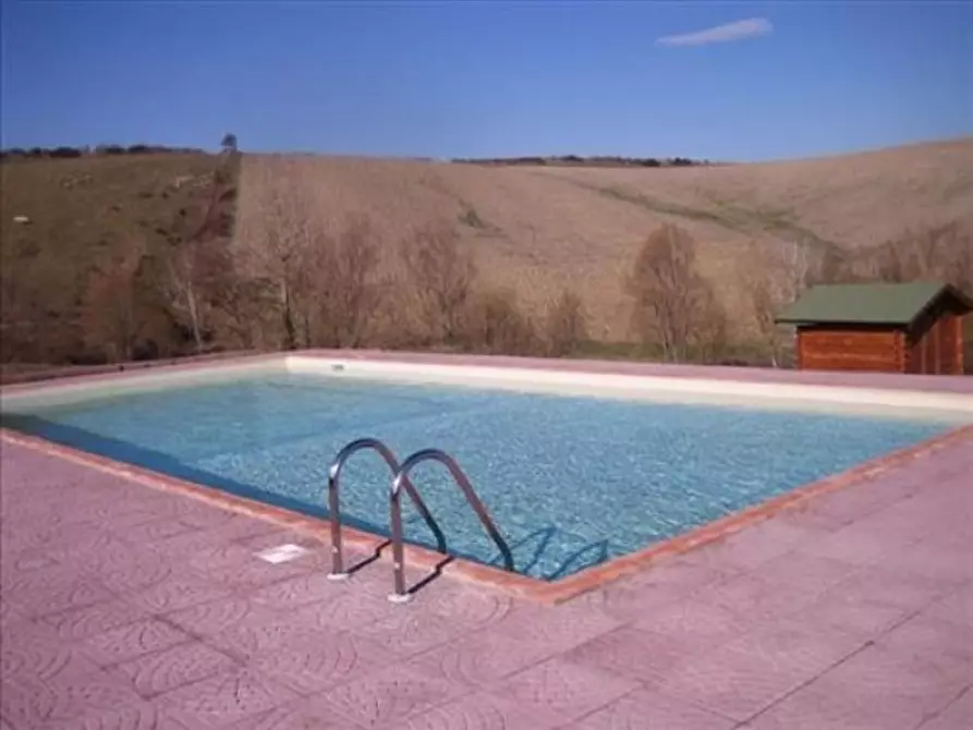 Immagine 10 di Locale commerciale in vendita  a Montaione