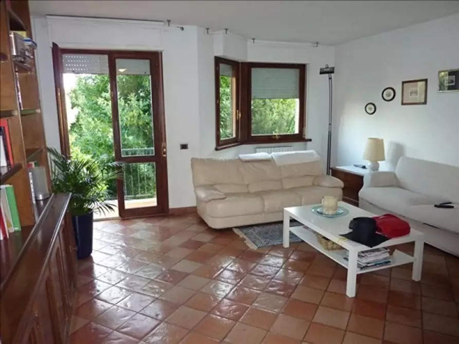 Immagine 2 di Appartamento in vendita  a Siena