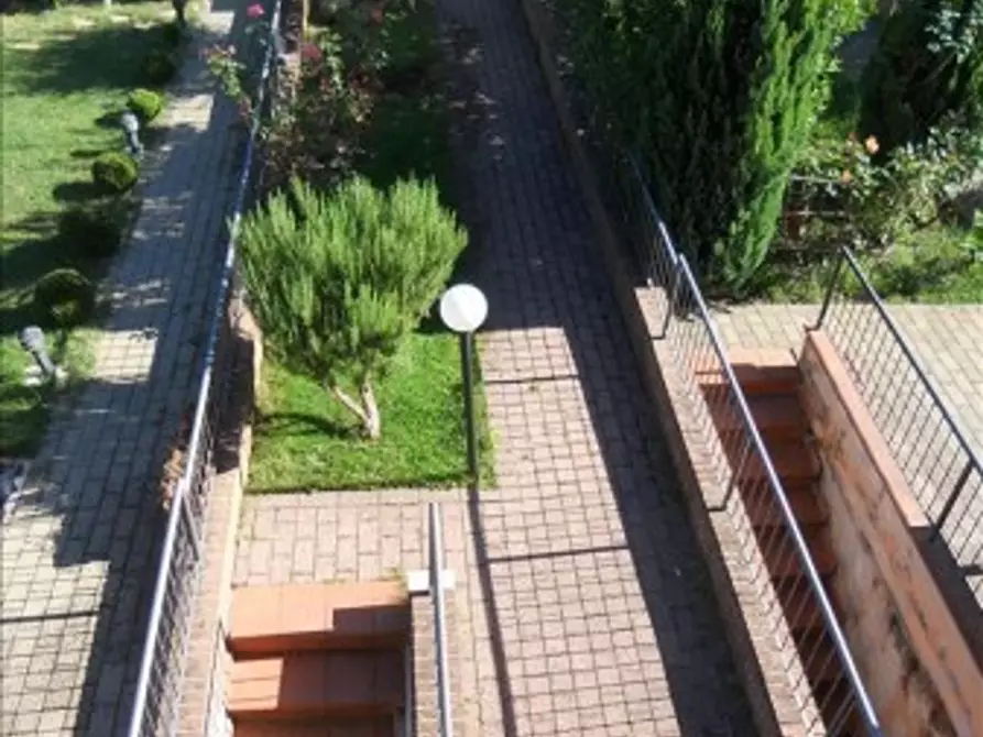 Immagine 4 di Appartamento in vendita  a Siena