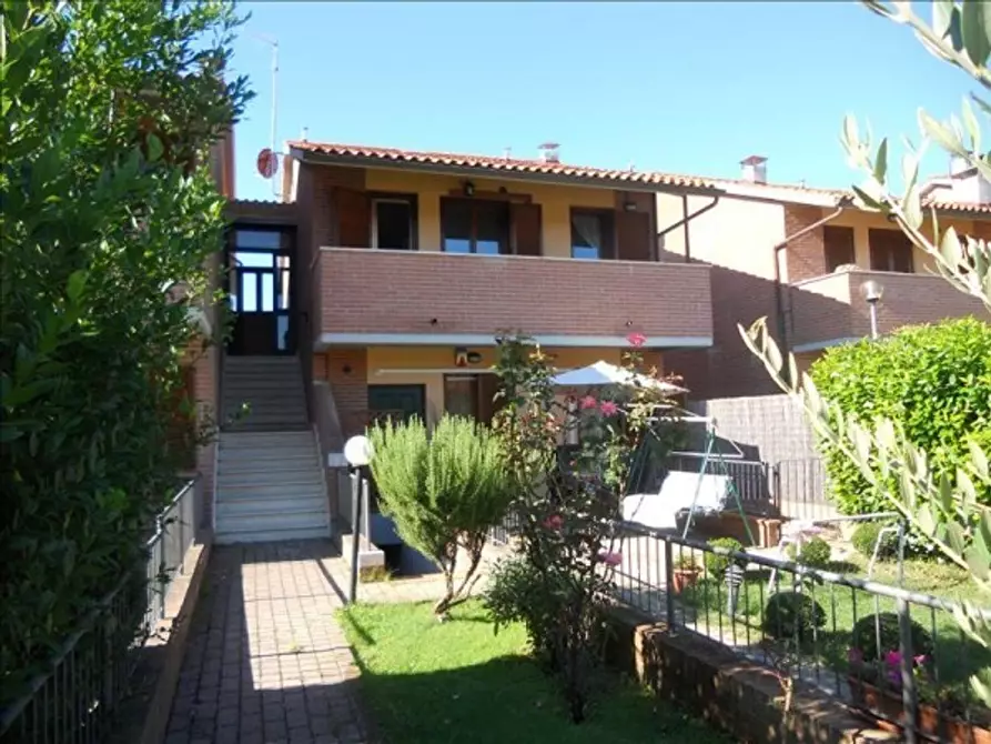 Immagine 7 di Appartamento in vendita  a Siena