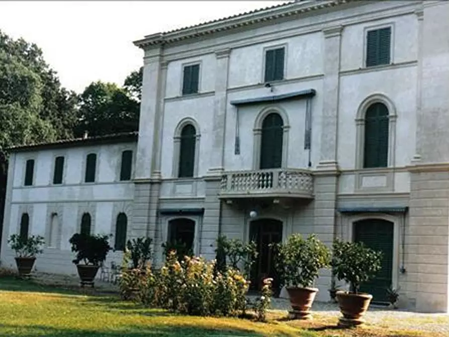 Immagine 2 di Appartamento in vendita  a Siena