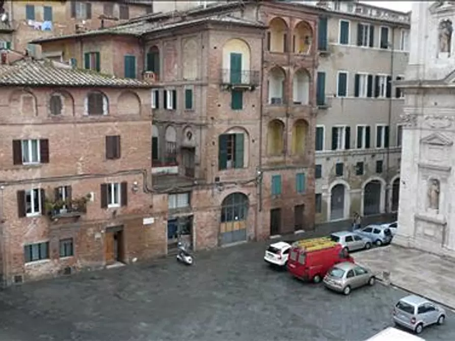 Immagine 12 di Appartamento in vendita  a Siena