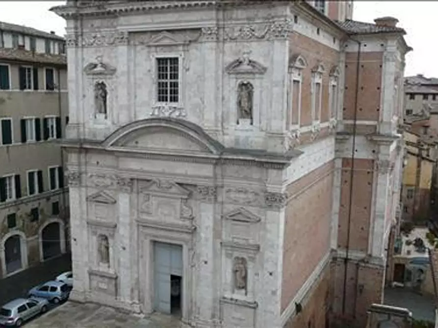 Immagine 10 di Appartamento in vendita  a Siena