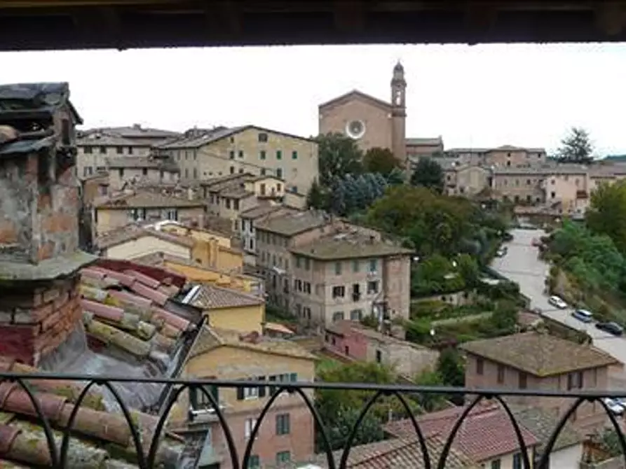 Immagine 3 di Appartamento in vendita  a Siena