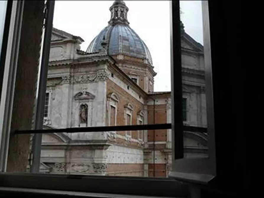 Immagine 6 di Appartamento in vendita  a Siena