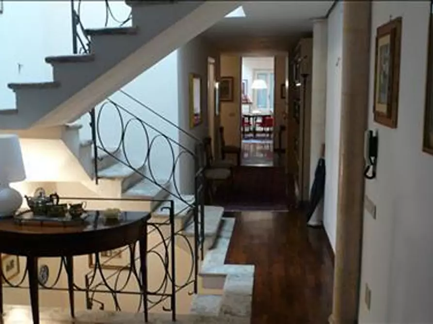 Immagine 9 di Appartamento in vendita  a Siena