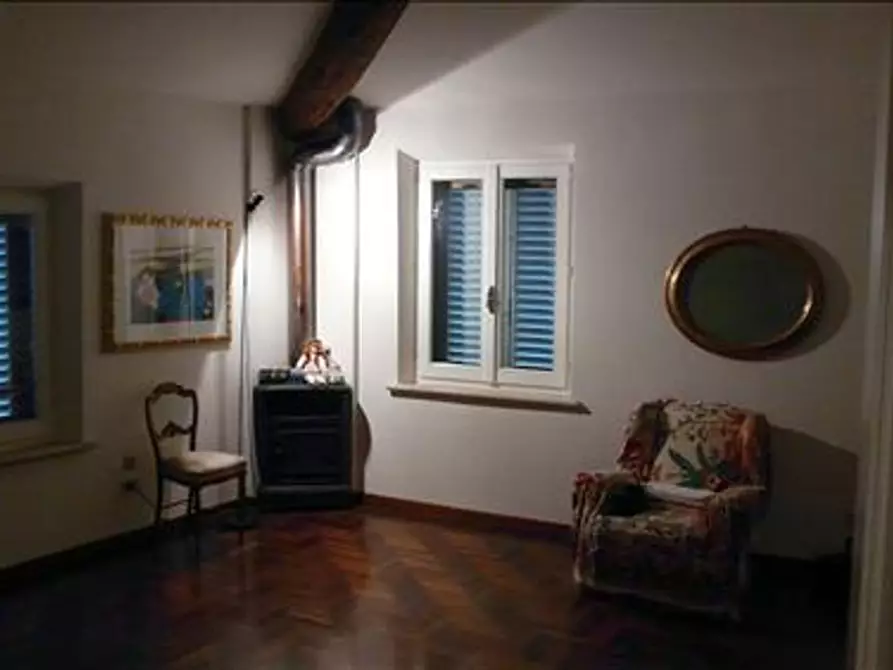 Immagine 11 di Appartamento in vendita  a Siena