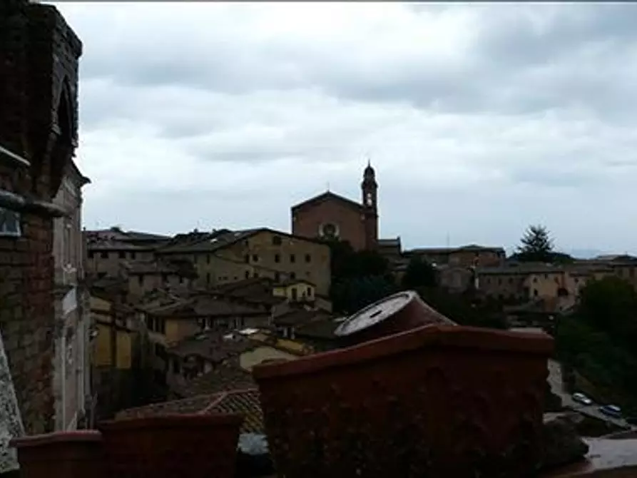 Immagine 13 di Appartamento in vendita  a Siena
