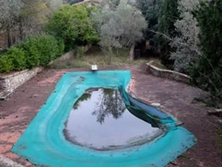 Immagine 6 di Villa in vendita  a Siena