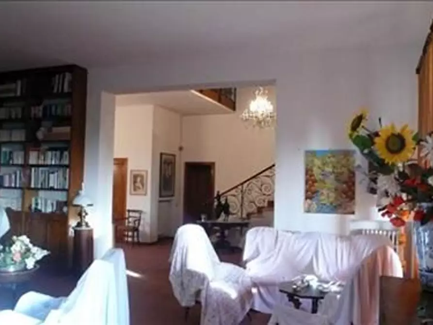 Immagine 4 di Villa in vendita  a Siena