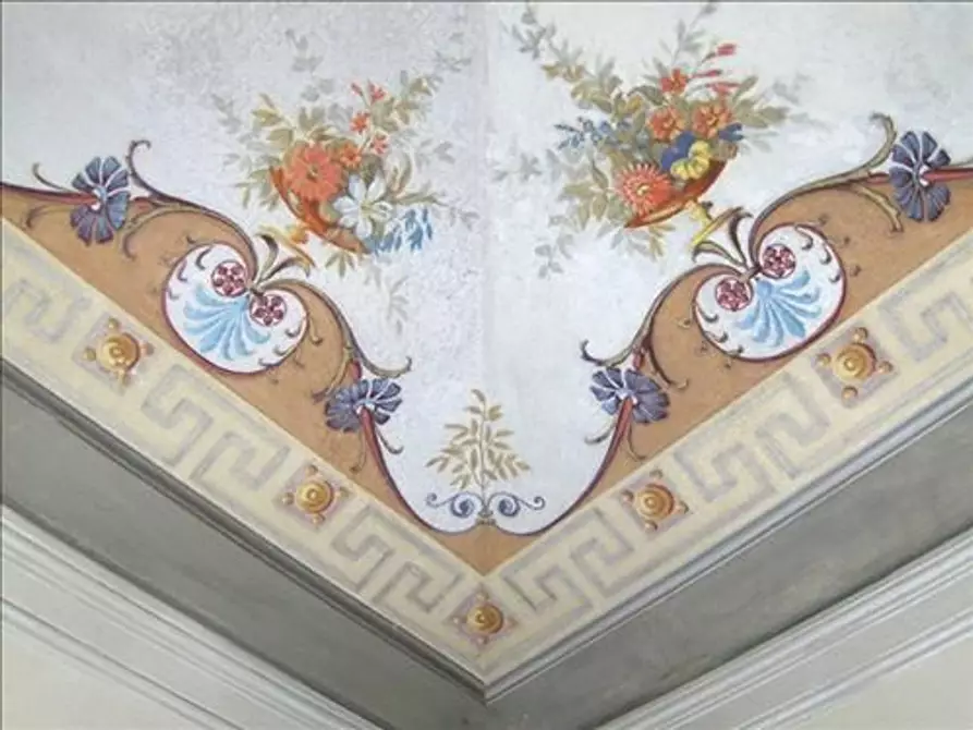 Immagine 7 di Locale commerciale in vendita  a Siena