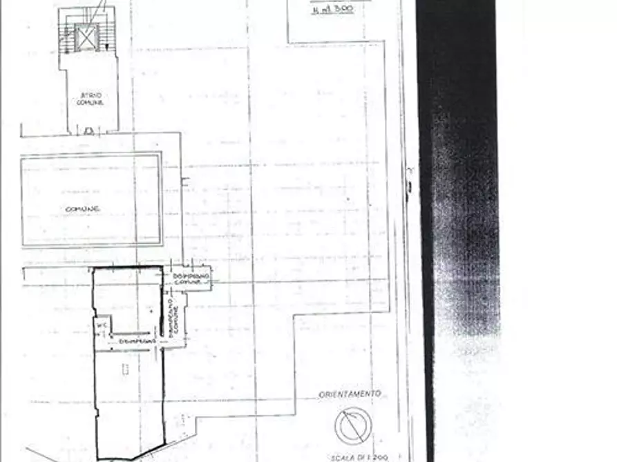 Immagine 1 di Locale commerciale in vendita  a Siena