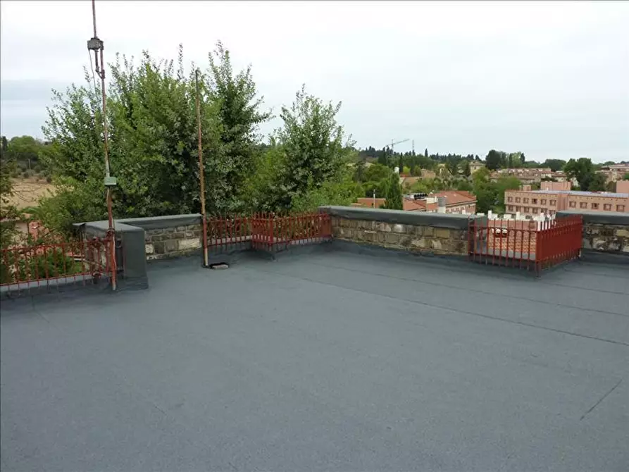 Immagine 12 di Appartamento in vendita  a Siena