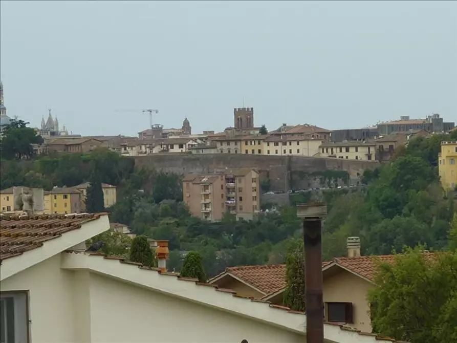 Immagine 15 di Appartamento in vendita  a Siena