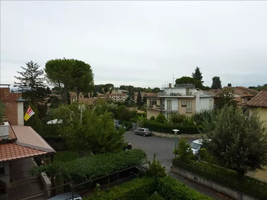 Immagine 5 di Appartamento in vendita  a Siena