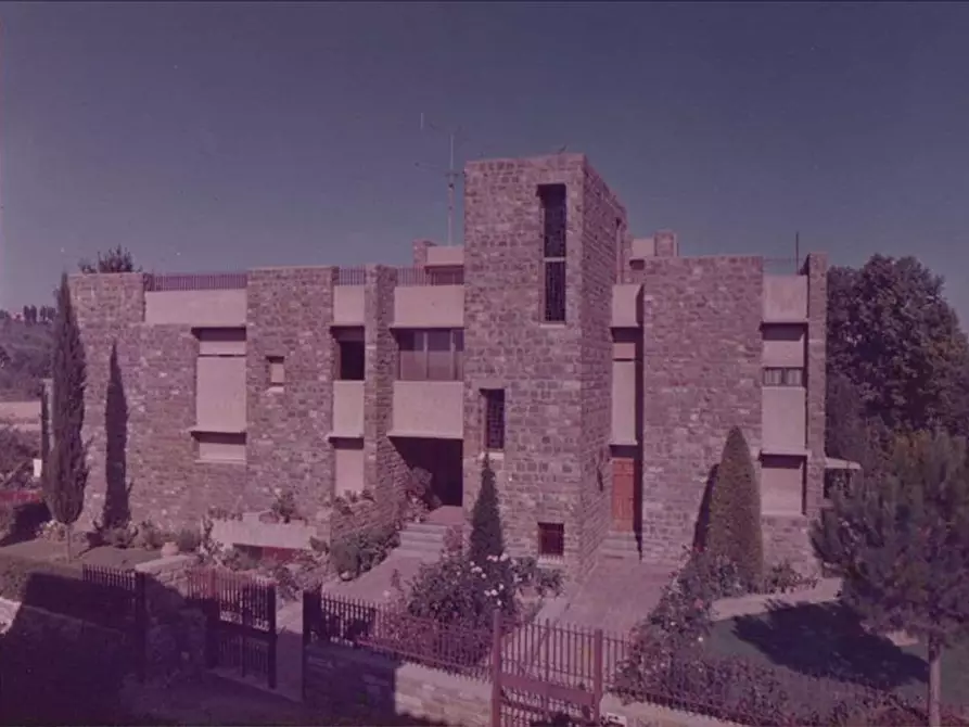 Immagine 22 di Appartamento in vendita  a Siena