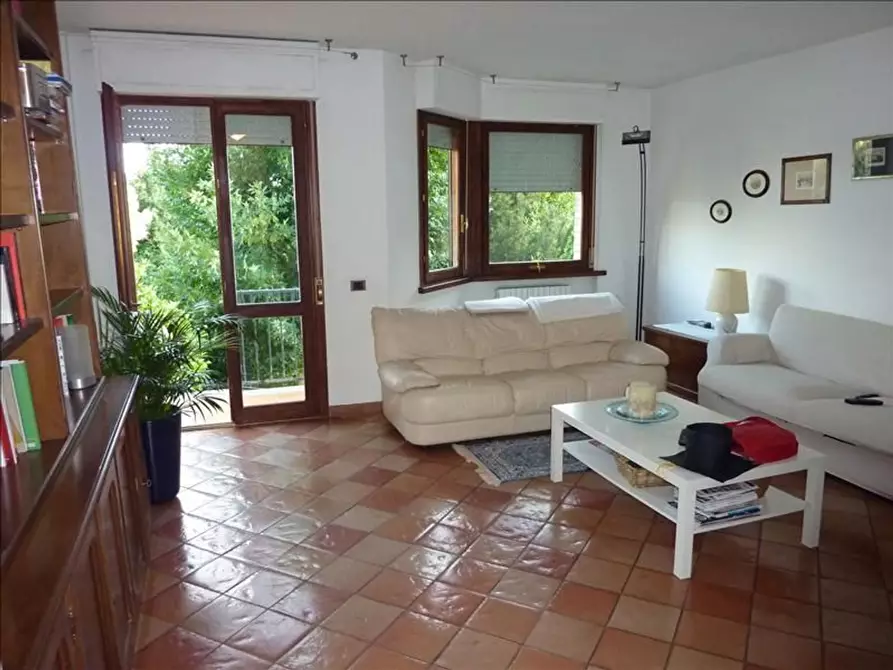 Immagine 2 di Appartamento in vendita  a Siena