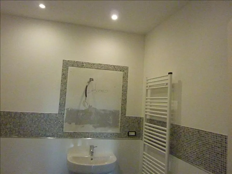 Immagine 4 di Appartamento in vendita  a Siena