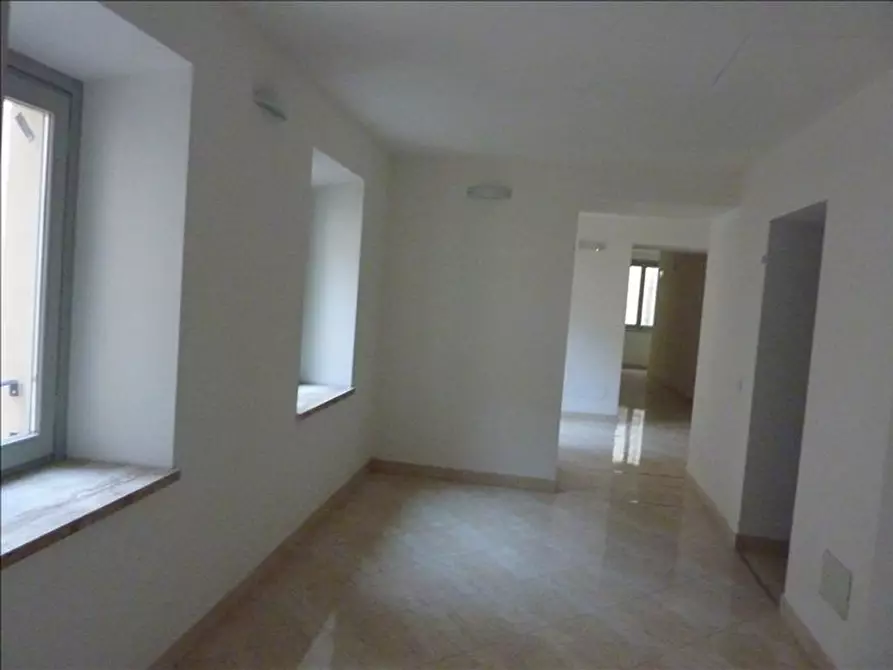 Immagine 8 di Appartamento in vendita  a Siena