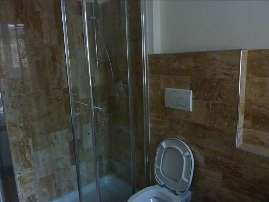 Immagine 4 di Appartamento in vendita  a Siena