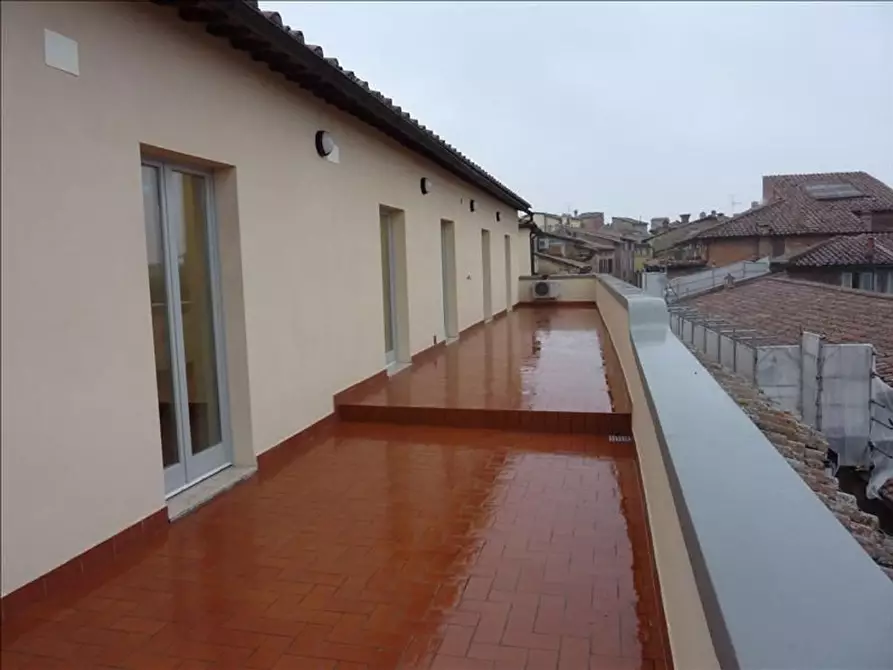 Immagine 2 di Appartamento in vendita  a Siena