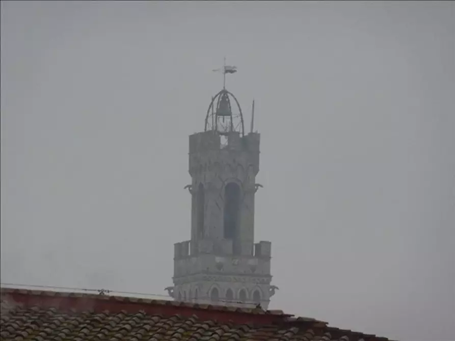 Immagine 15 di Appartamento in vendita  a Siena