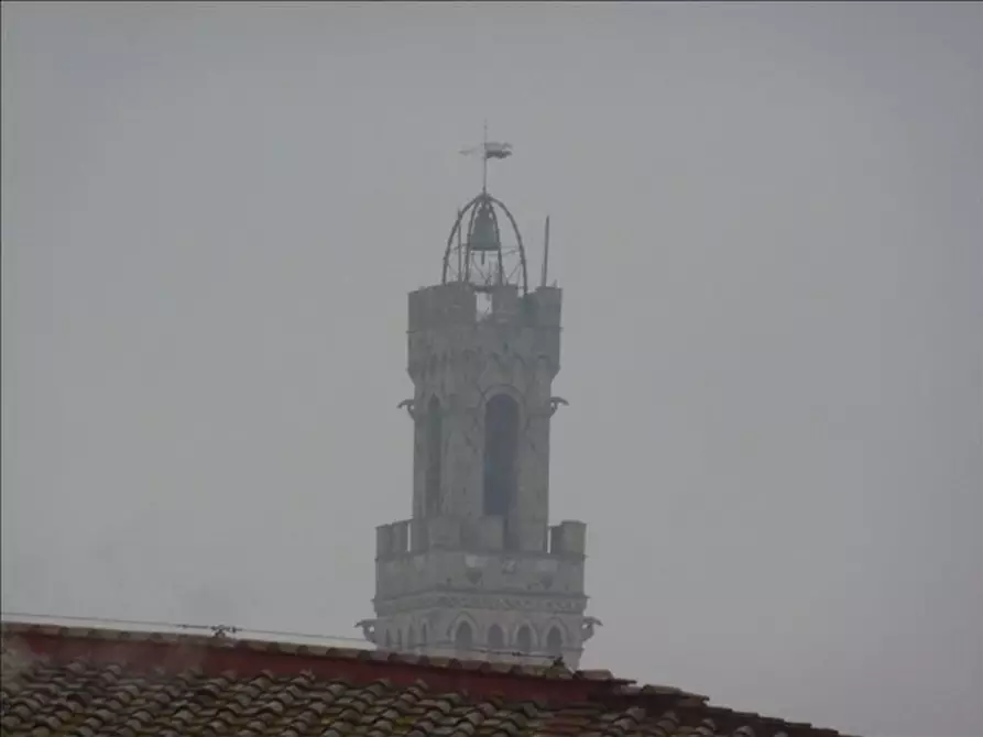 Immagine 6 di Appartamento in vendita  a Siena