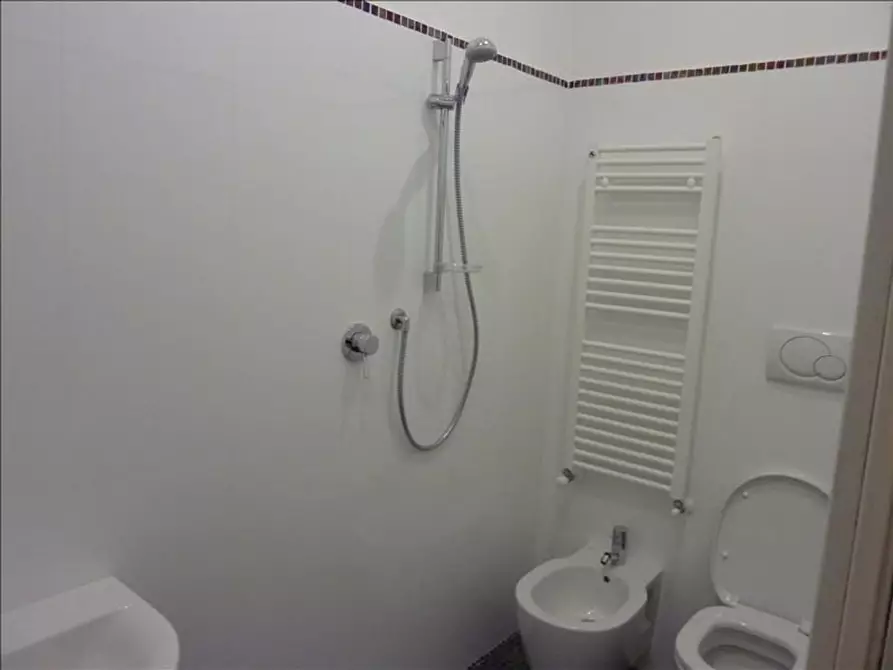 Immagine 21 di Appartamento in vendita  a Siena