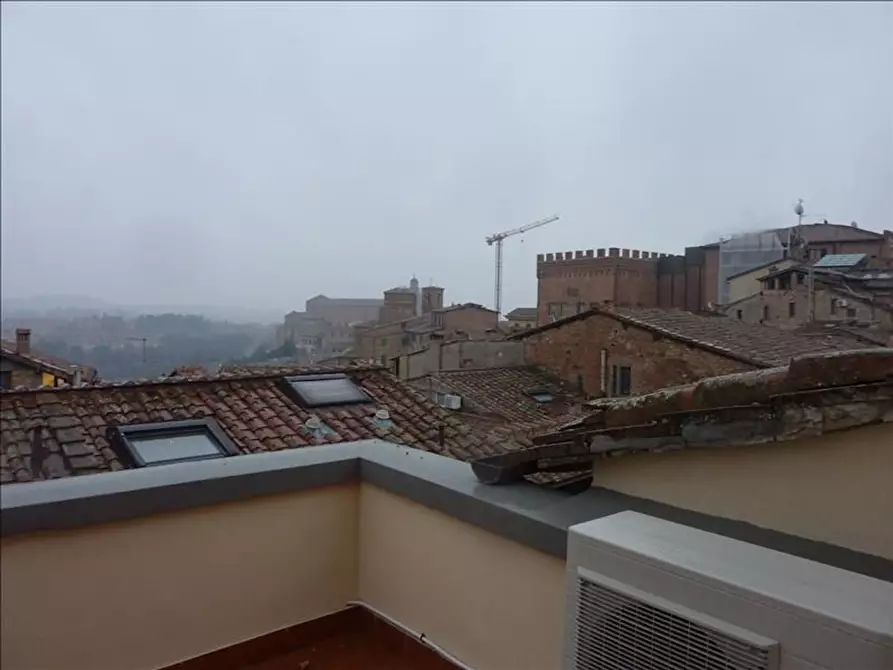 Immagine 13 di Appartamento in vendita  a Siena
