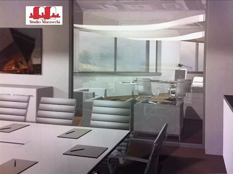 Immagine 1 di Locale commerciale in vendita  a Siena