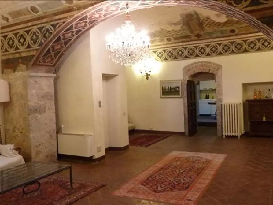 Immagine 9 di Appartamento in vendita  a Siena