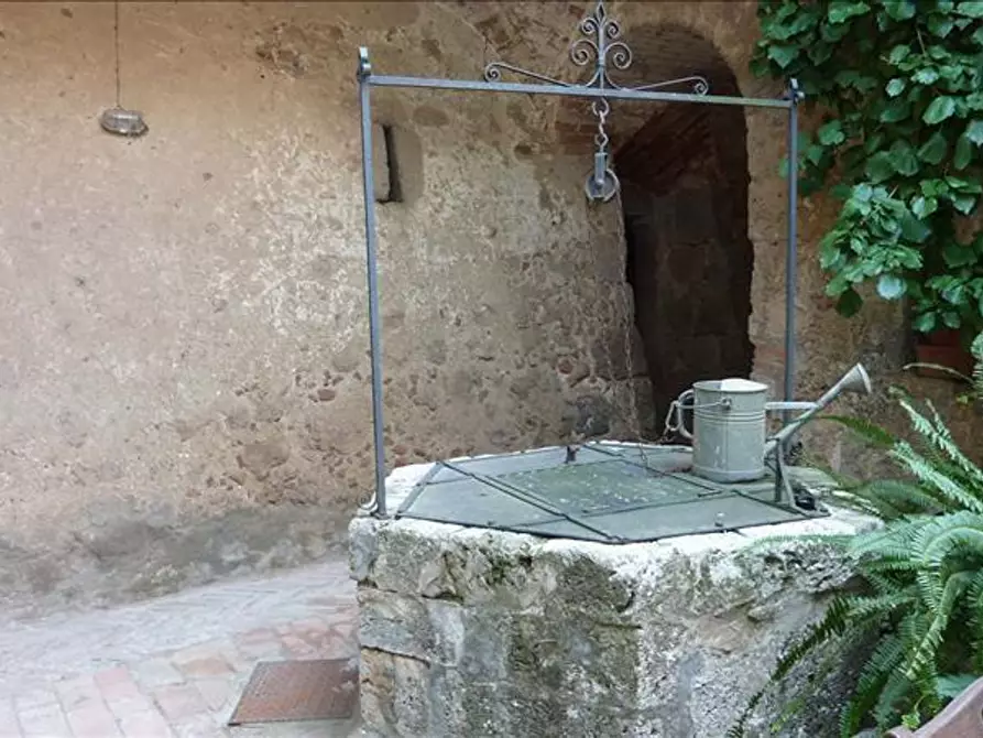 Immagine 24 di Appartamento in vendita  a Siena