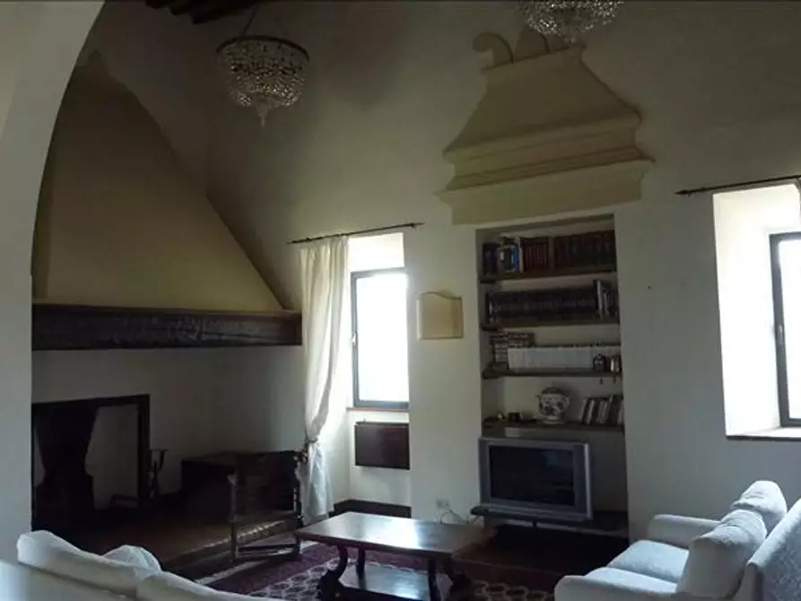 Immagine 13 di Appartamento in vendita  a Siena