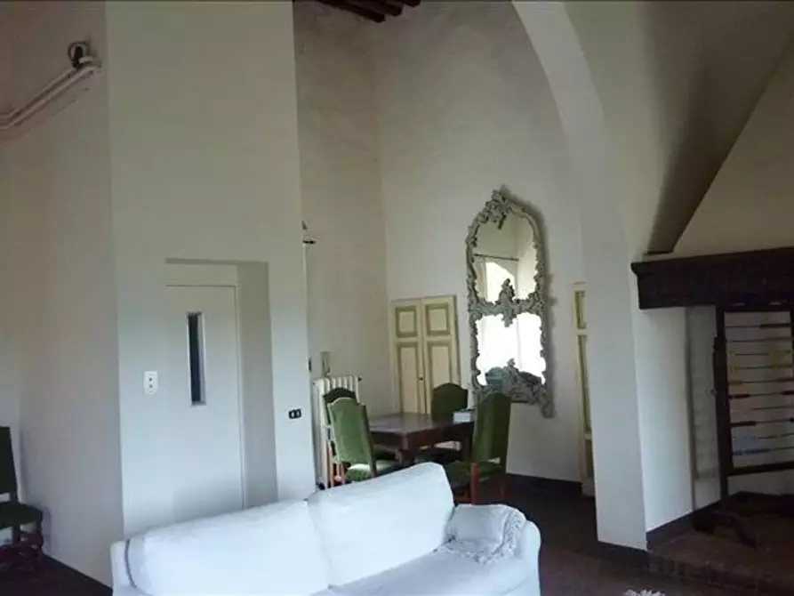 Immagine 11 di Appartamento in vendita  a Siena