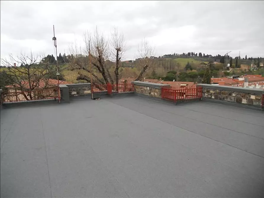 Immagine 12 di Locale commerciale in vendita  a Siena