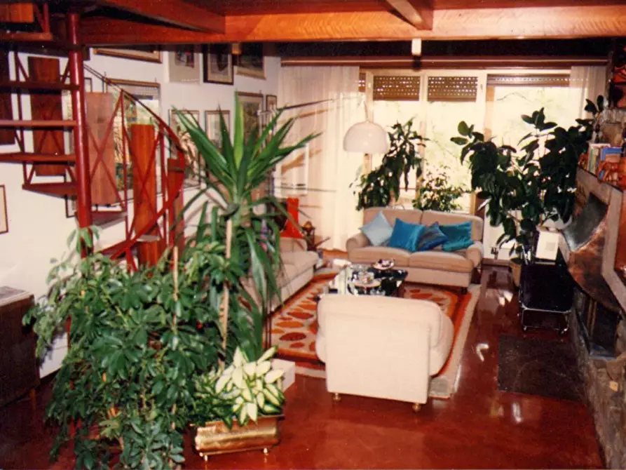 Immagine 6 di Locale commerciale in vendita  a Siena