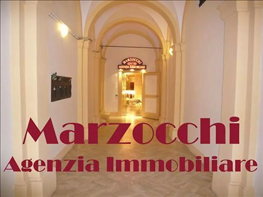 Immagine 1 di Terreno residenziale in vendita  a Siena