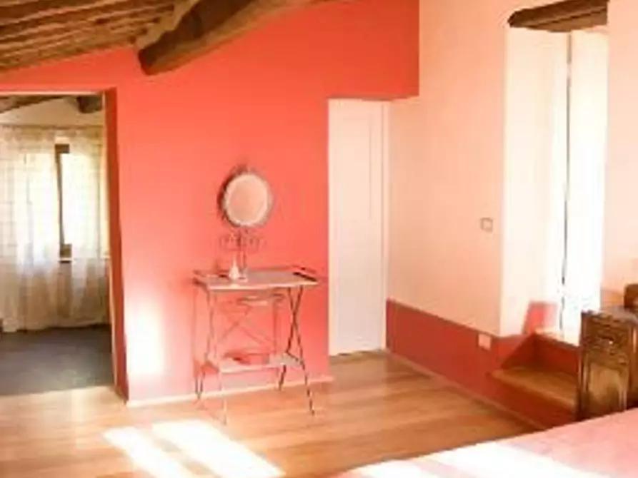 Immagine 2 di Locale commerciale in vendita  a Castelnuovo Berardenga